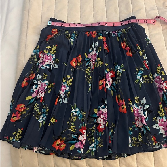 Express Floral Skirt - Picture 4 of 5